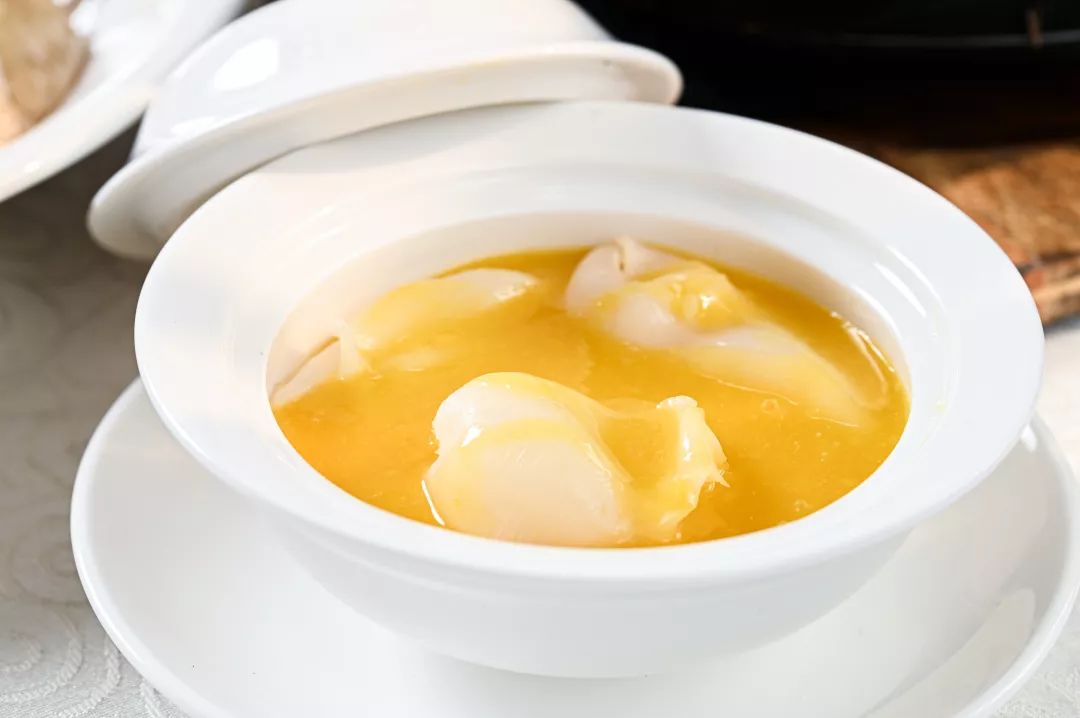 主打1只爆汁乳鸽,撕扯,脆香,嫩滑,这家店刚开业成街坊饭堂