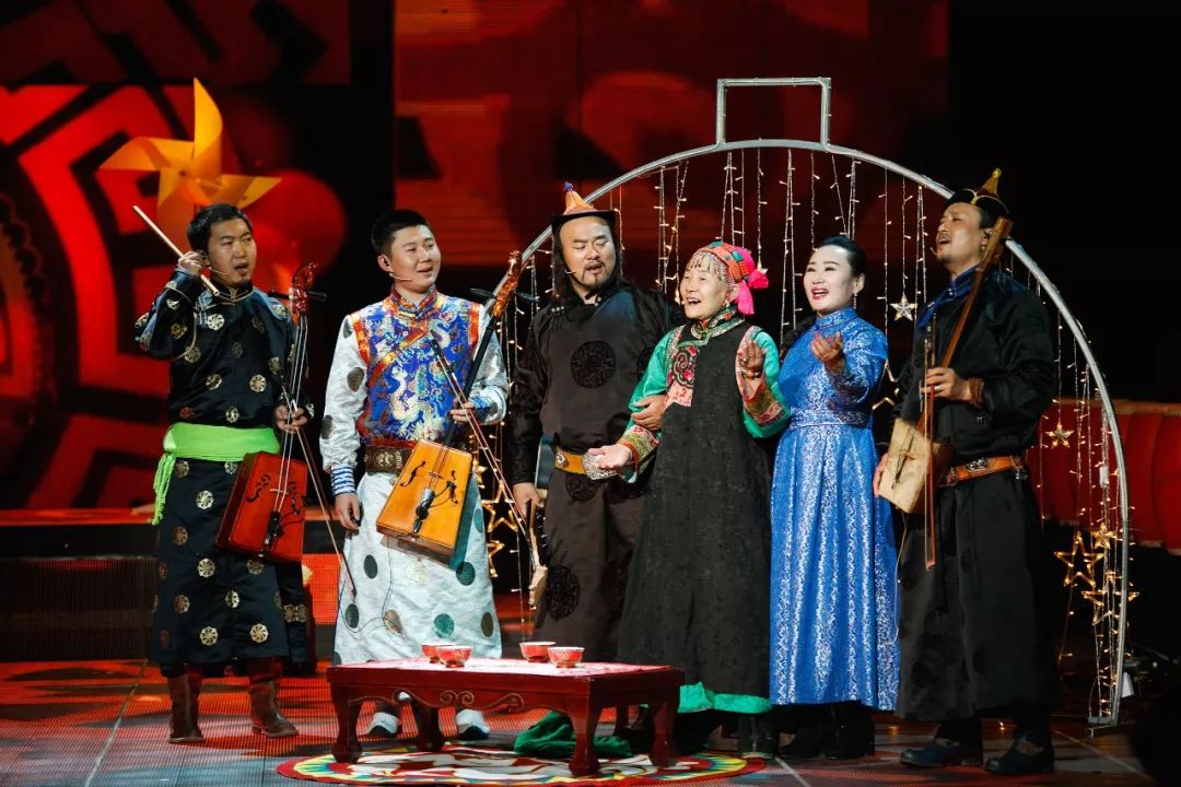 元老级乌兰牧骑驾到悠扬的蒙古长调现场催泪