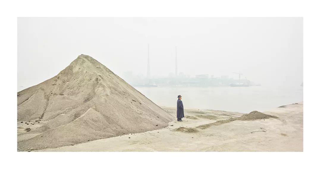 张克纯《售河沙者》收藏级艺术微喷 55×105×3cm(外框尺寸)2017  王