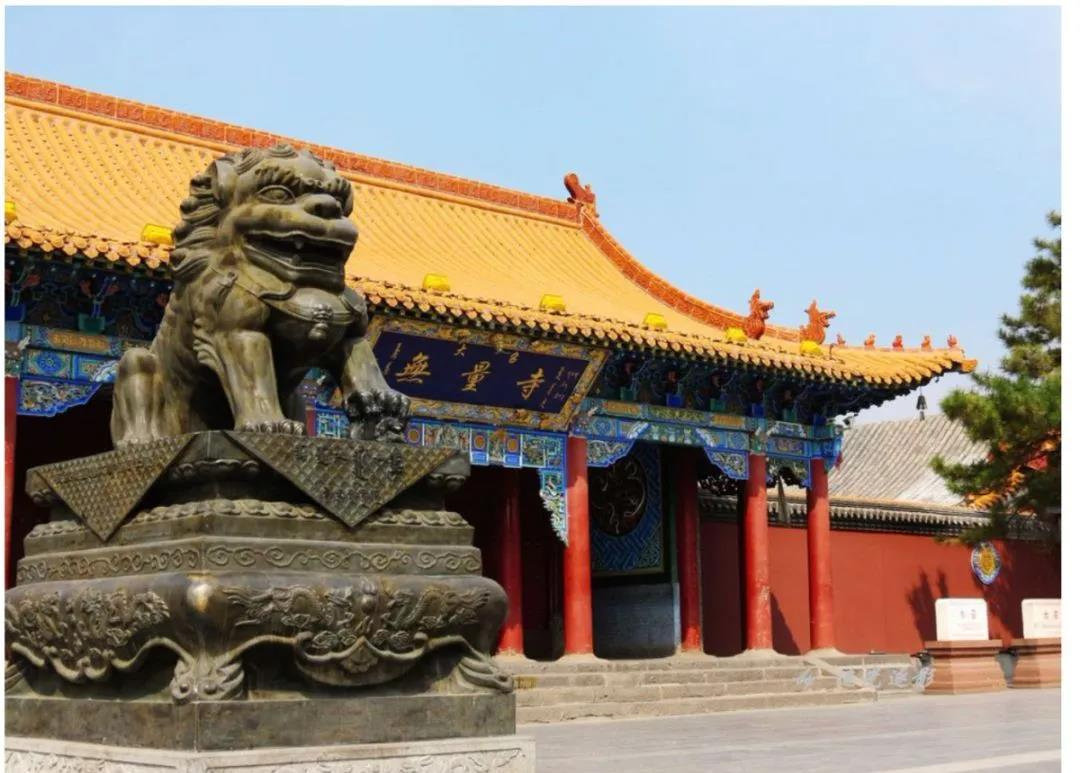 大召山门大召地处明代归化(呼和浩特市旧城)城南,现位置为玉泉区大召