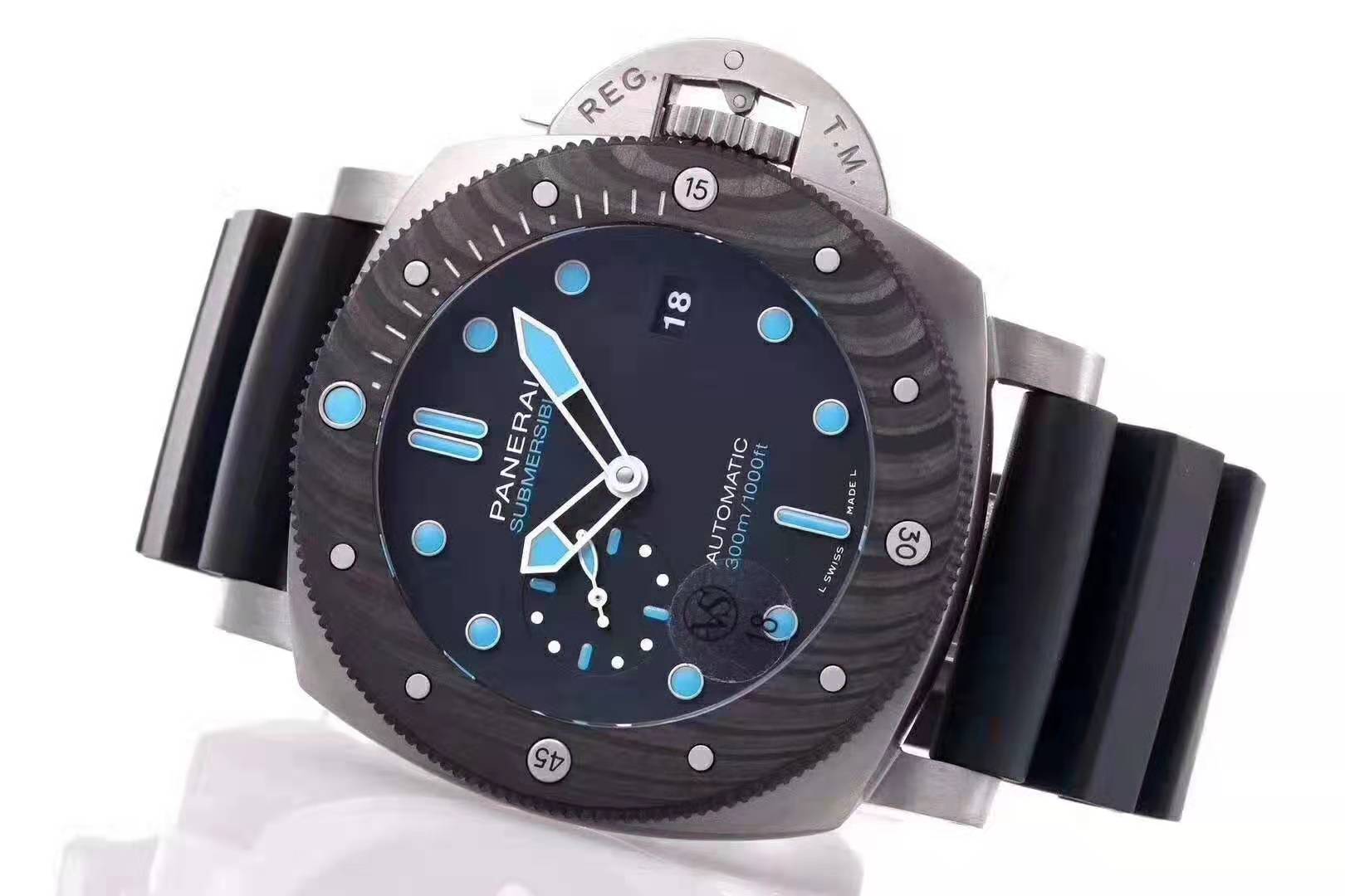 沛纳海799潜水表采用两种科技材质