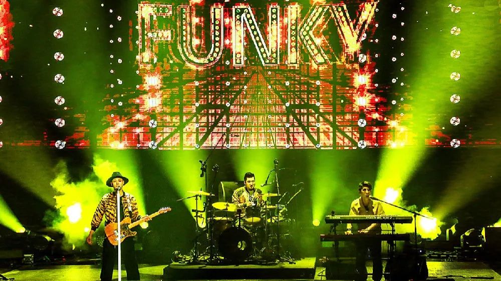 乐夏最帅的是蹦disco的新裤子和玩funky的click15dmb本周五让你嗨个够