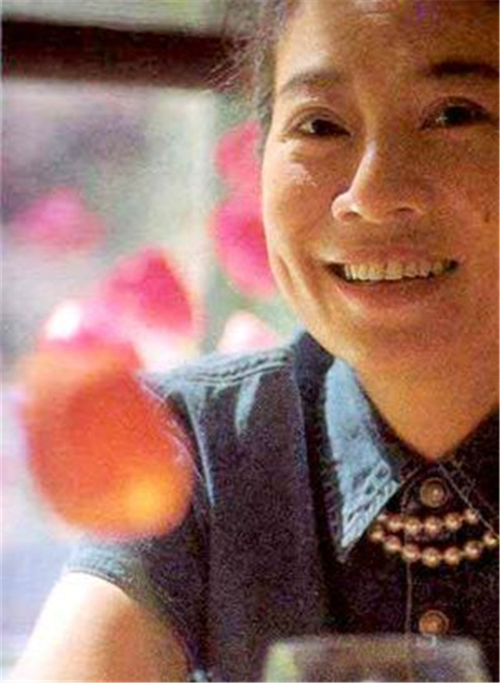 亦舒,爱情是女作家的灵感,也是女作家的毒药._蔡边村