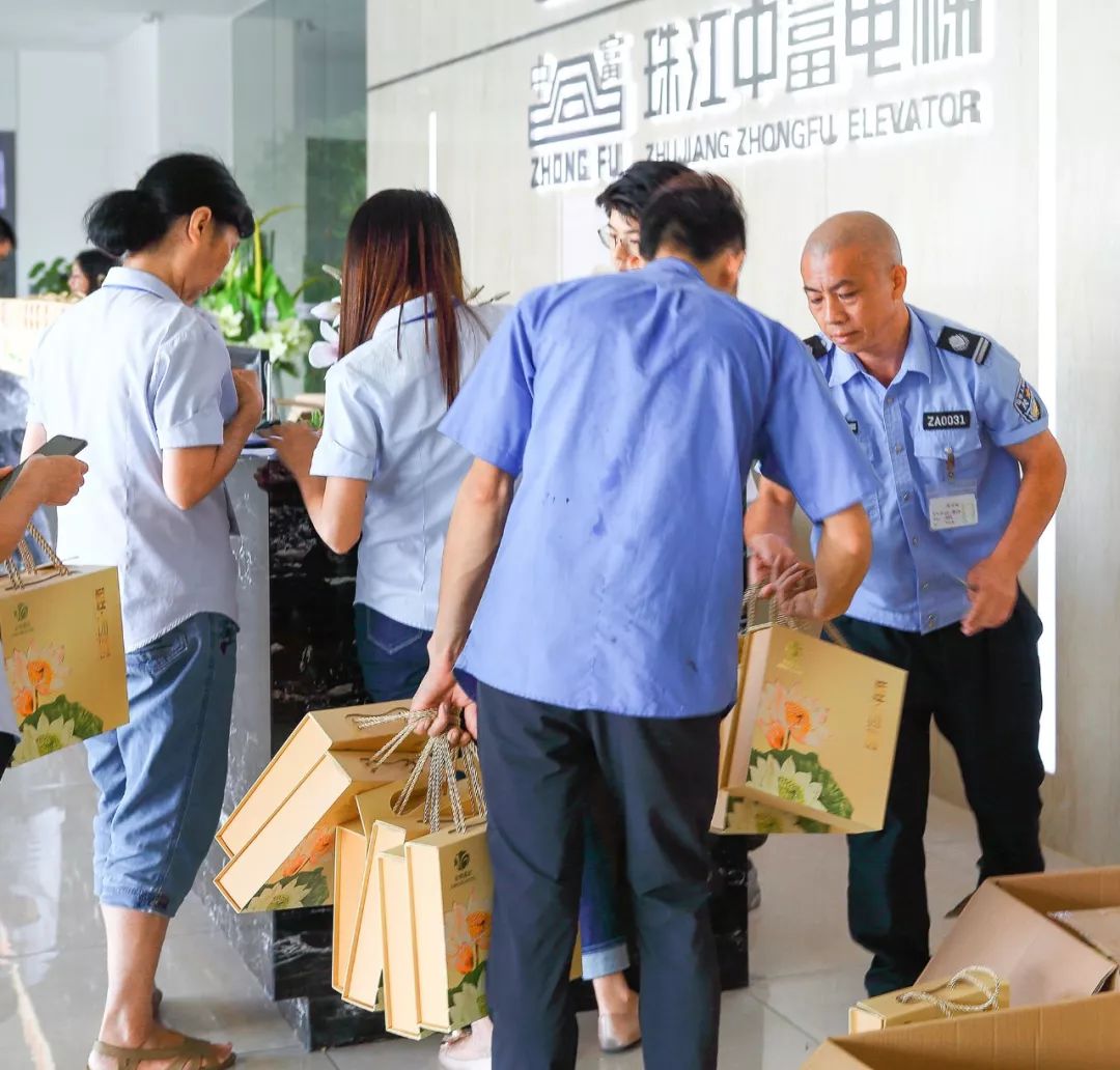 企业文化珠江富士为全体员工发放最直接粗暴的中秋福利