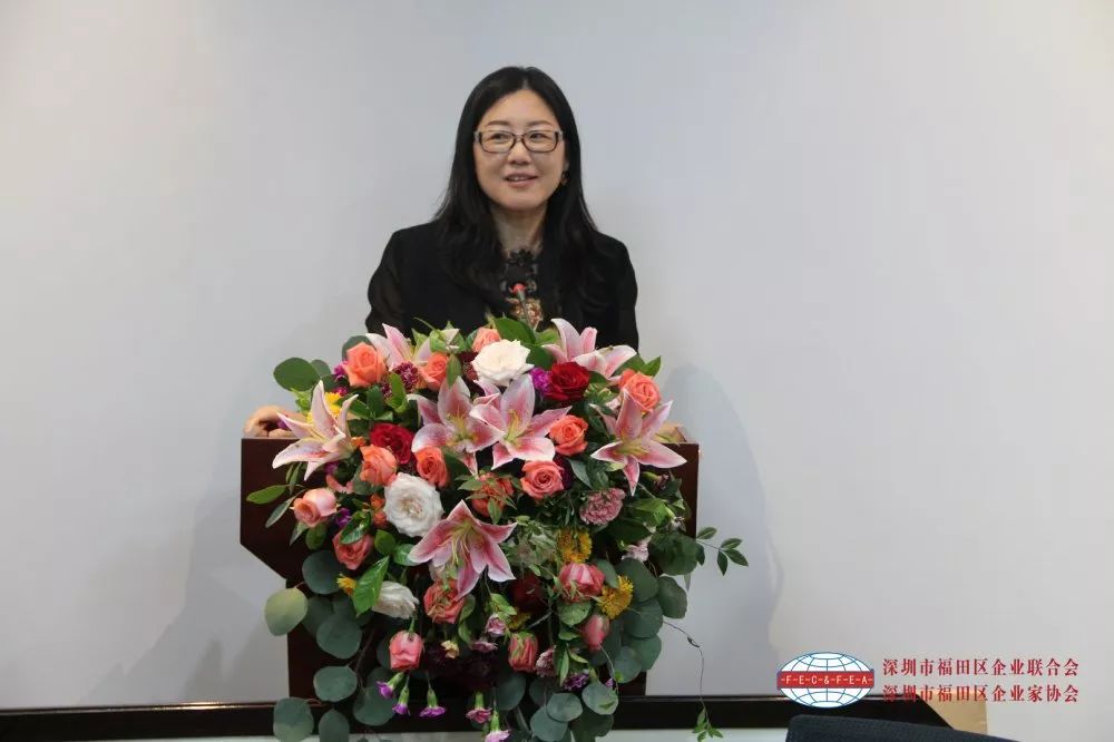 福企"两会"监事长,深圳市衡佳投资集团有限公司董事长朱小萍最后,会议