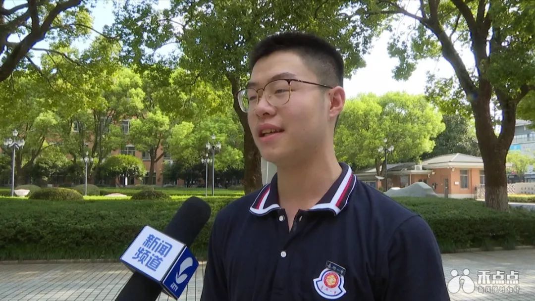 同城丨嘉兴一中,秀州中学全体新生投票,只为选出._校服