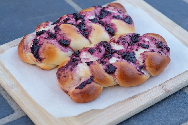 蓝莓酸奶面包家里只有普通面粉和酸奶一样做面包