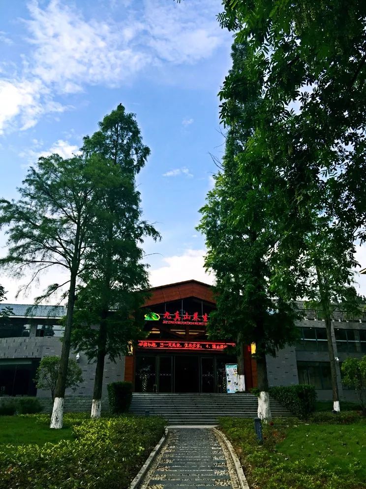 食不可挡九真山假日酒店