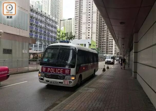 油塘邨有警車巡邏.圖源:香港