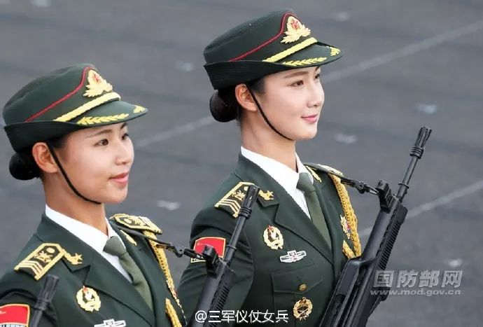图:微博@三军仪仗女兵一个字,美!