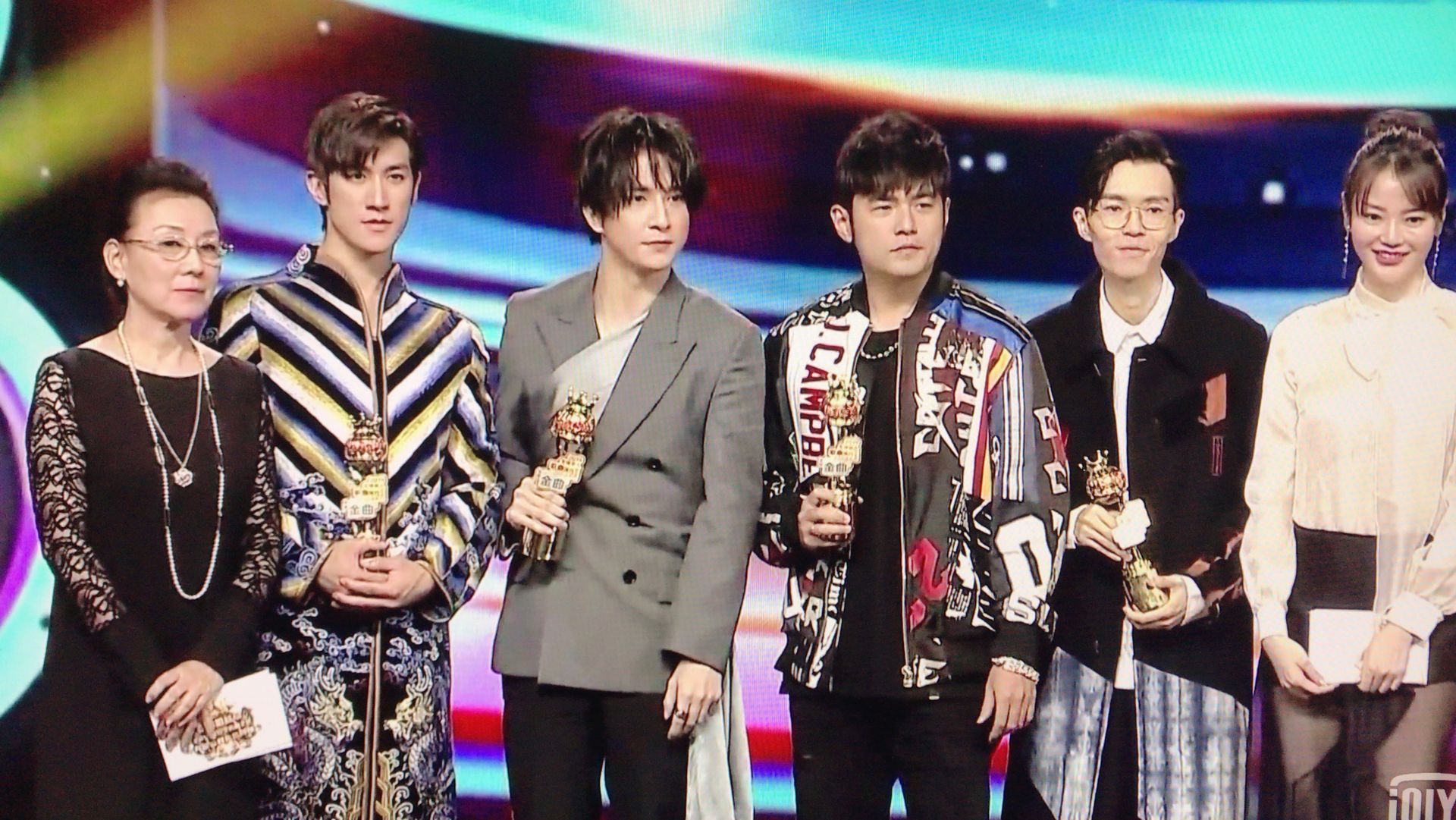 周杰伦一年未发新歌却捧得三个奖,这就是华语乐坛现状?