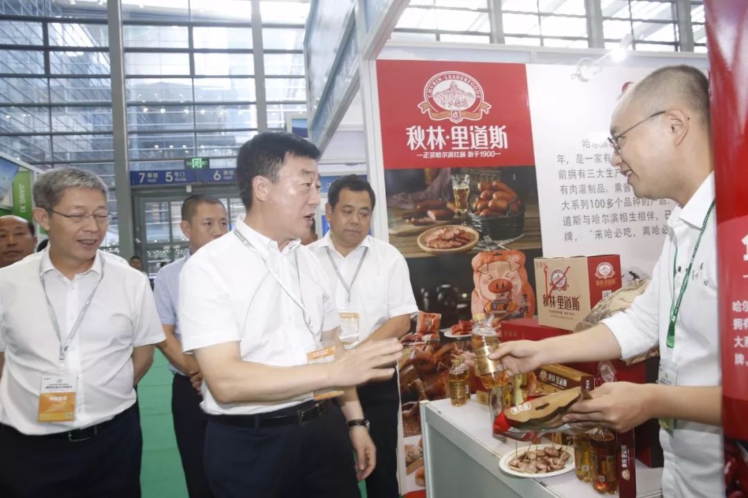 张万平副市长,任延辉局长莅临参观,左右滑动查看更多→据了解