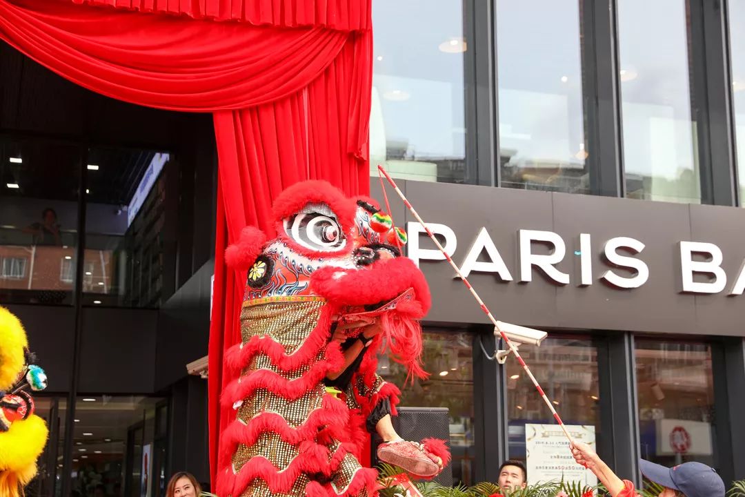 颛桥这家新广场开业活动搞这么猛!要被挤爆了…_米兰