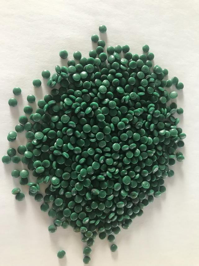 张家港宝塑bopp薄膜回收全自动造粒机组的切粒方式为水环切粒,颗粒呈