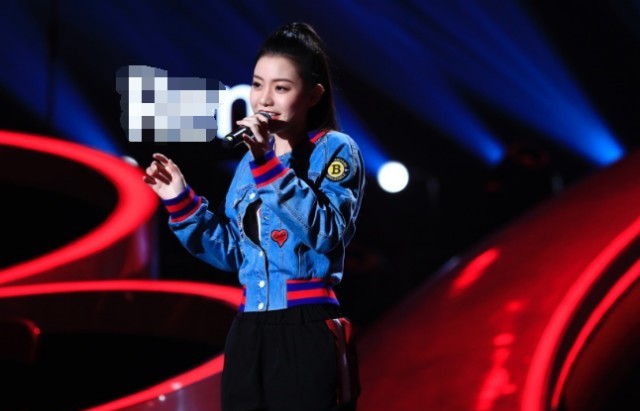 高考成绩全国第一,参加好声音遭疯抢,私房照曝光后身材引争议_贾铮