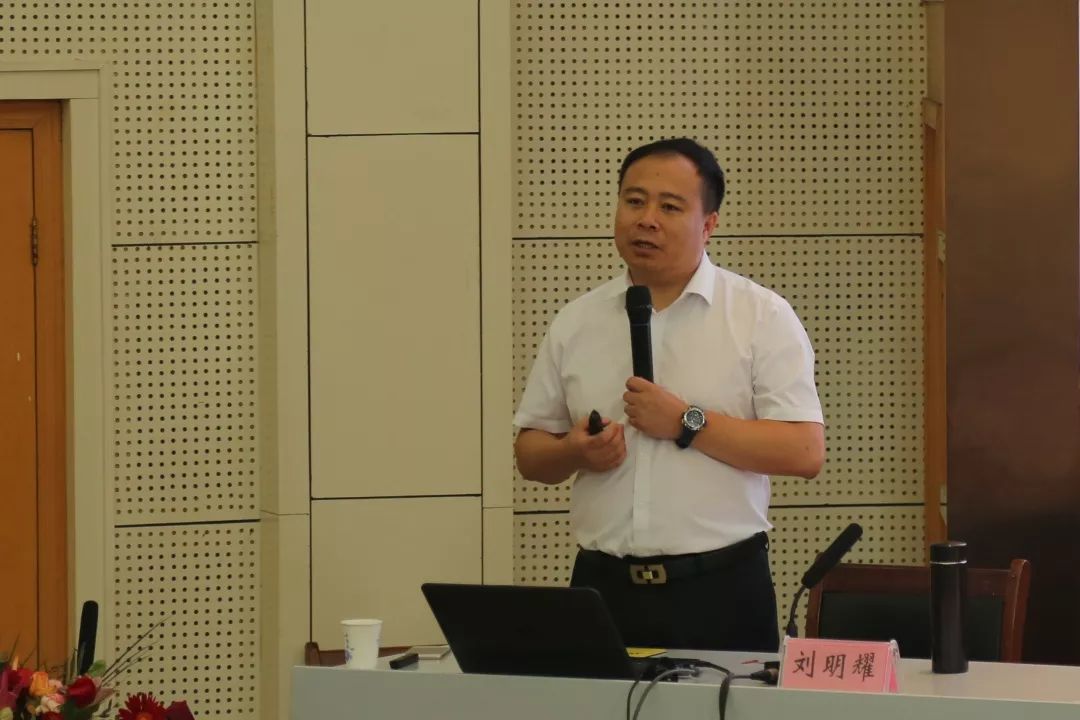 辽宁生态工程职业技术学院学生处处长刘明耀为全体学员作"高职院校