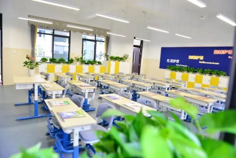 园一起走进拱墅区三所与杭州电视台少儿频道主持人华芳准备好开学了吗