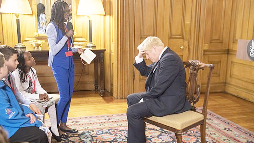 英国首相尴尬图片