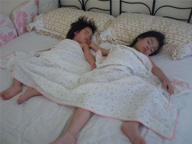 8岁儿子和妈妈睡出现这情况,吓得妈妈立即分床睡,医生说晚了