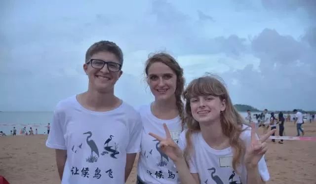 美国国家奖学金高中生汉语营的美国学生 在珠海 阳光 沙滩 还有候鸟