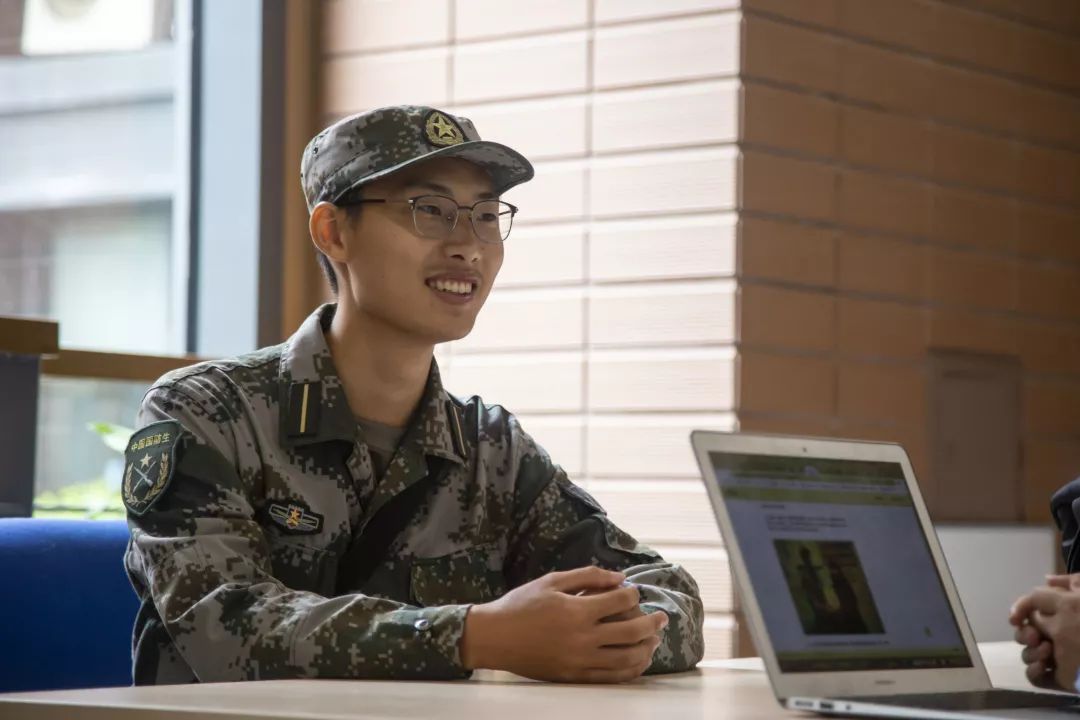 军训人物我们的副连长最严格也最温柔