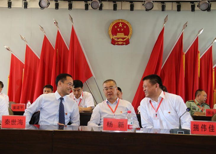 通过大会选举,秦世海同志以满票当选佳木斯前进区人民政府区长