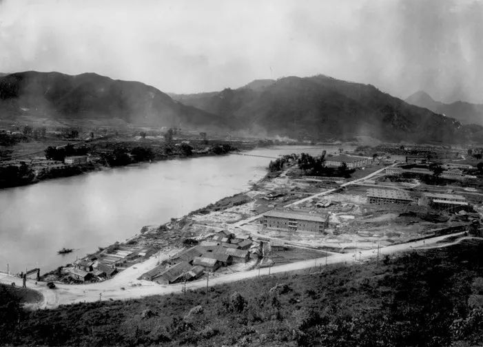 摄)池玲:在摄影展中给我印象最深的就是你们父子俩拍的新老对比的照片