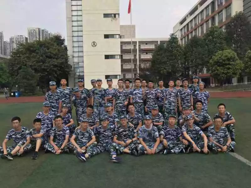 當青春邂逅迷彩樹德2019軍訓記恰同學少年