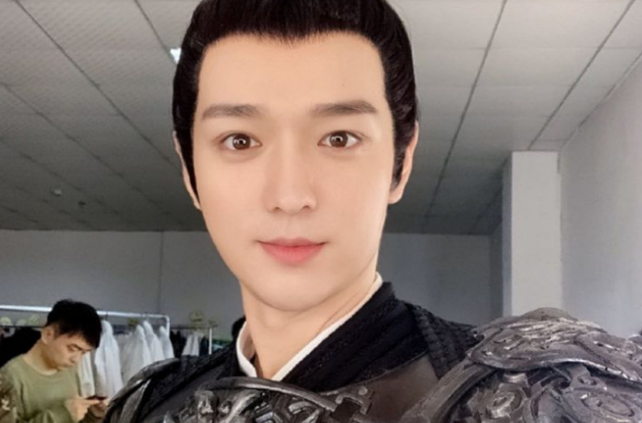 亲爱的热爱的演员古装照躲过韩商言避开吴白最后迷上他