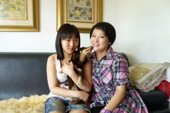 她是最惨女星2天内丈夫弟弟全去世退圈改卖葱油饼成女总裁