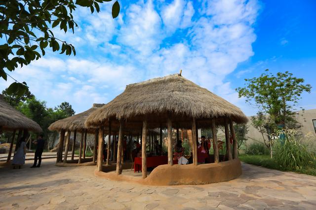 2019新村镇裴李岗村8000年农耕艺术节盛大开幕,中外游客直呼过瘾!