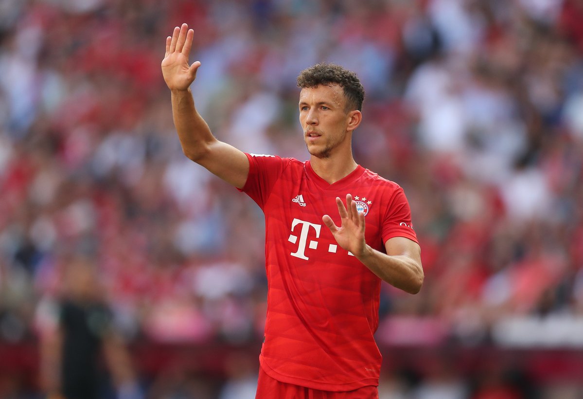 莱万破门左拥右抱 拜仁新援复制世界杯神作 拜仁全队庆祝 科曼破门