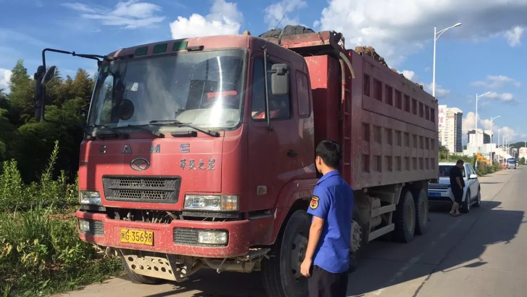 烈日下的翠城美容师监管全方位服务零距离