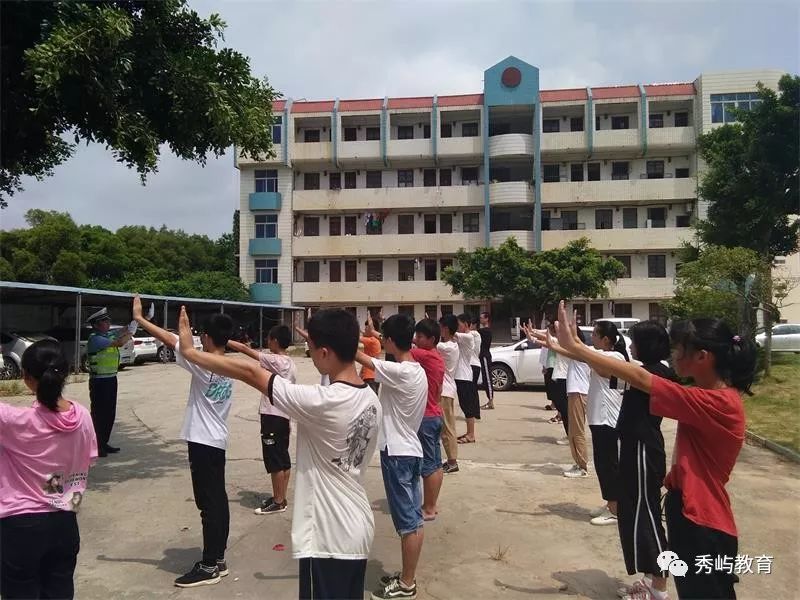 开学第一课秀屿区石塘中学邀请派出所民警进校园开展开学第一课活动