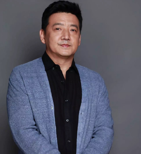 如今他和黄磊一起出演了《小欢喜》,在剧中饰演了"季胜利",演技很是