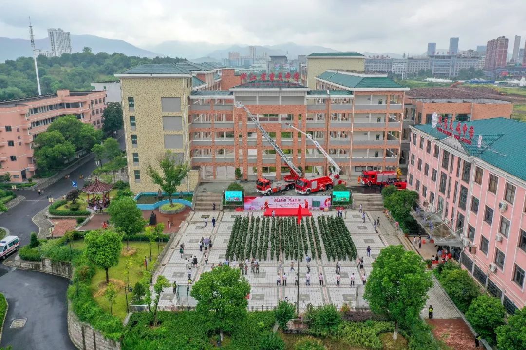 "学以致用,习以为常"在义乌大成中学开展义乌市教育局,消防救援支队在