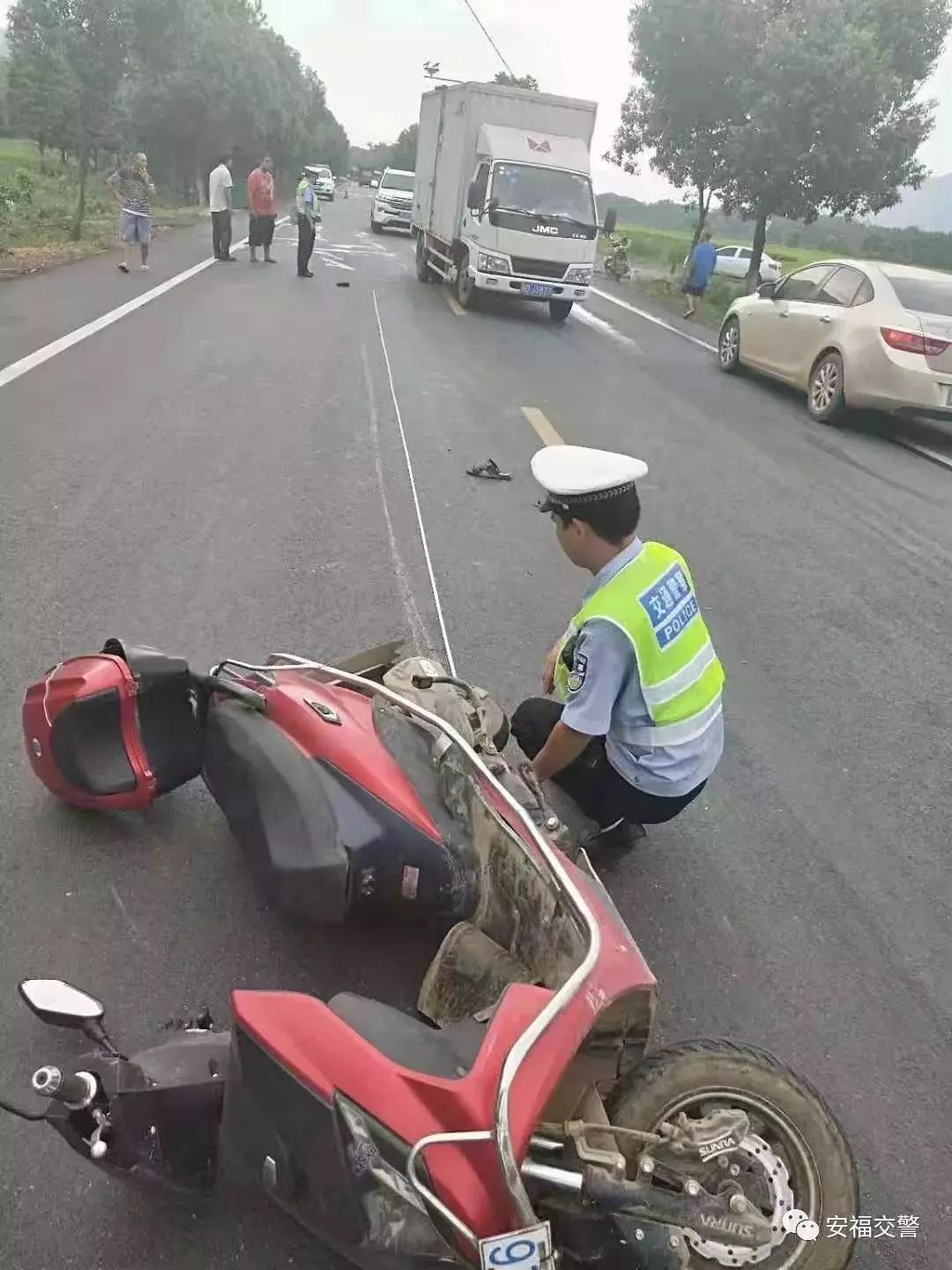 吉安两名老人驾驶电动车遭遇车祸,不幸身亡