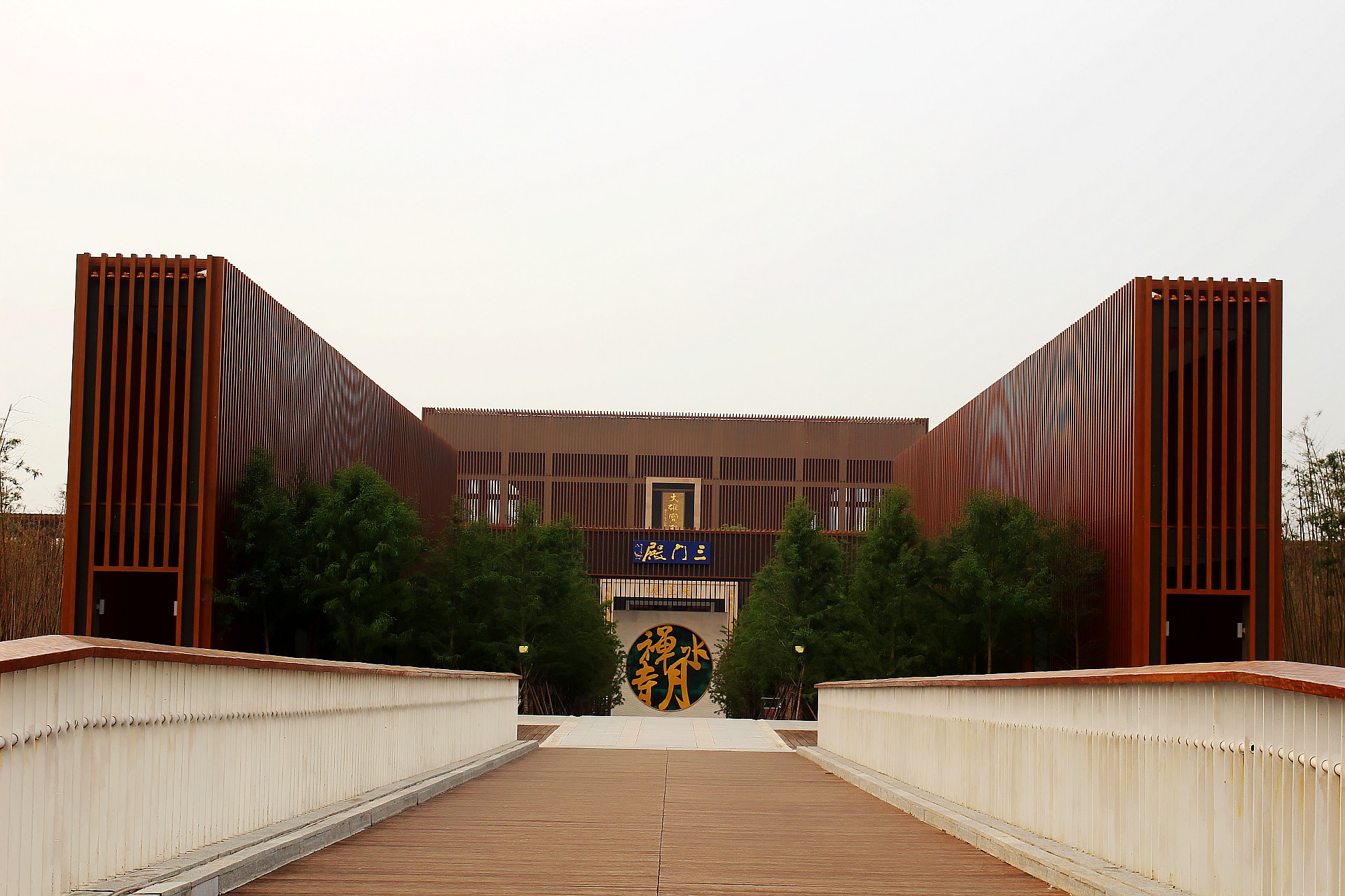原创江苏被忽略的寺庙,一改中国寺院建筑风格,内有高9.8米水月观音