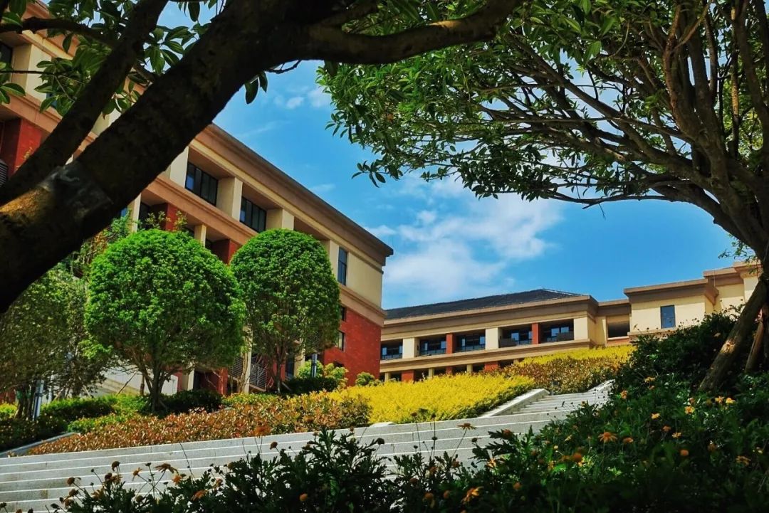 亲爱的,热爱的都在八中!