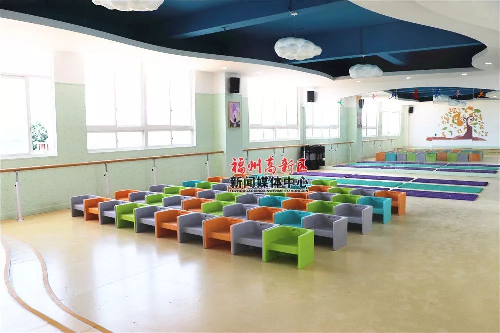 高新区第二中心小学(原南屿第二中心小学)毗邻旗山大道,学校于2015年9