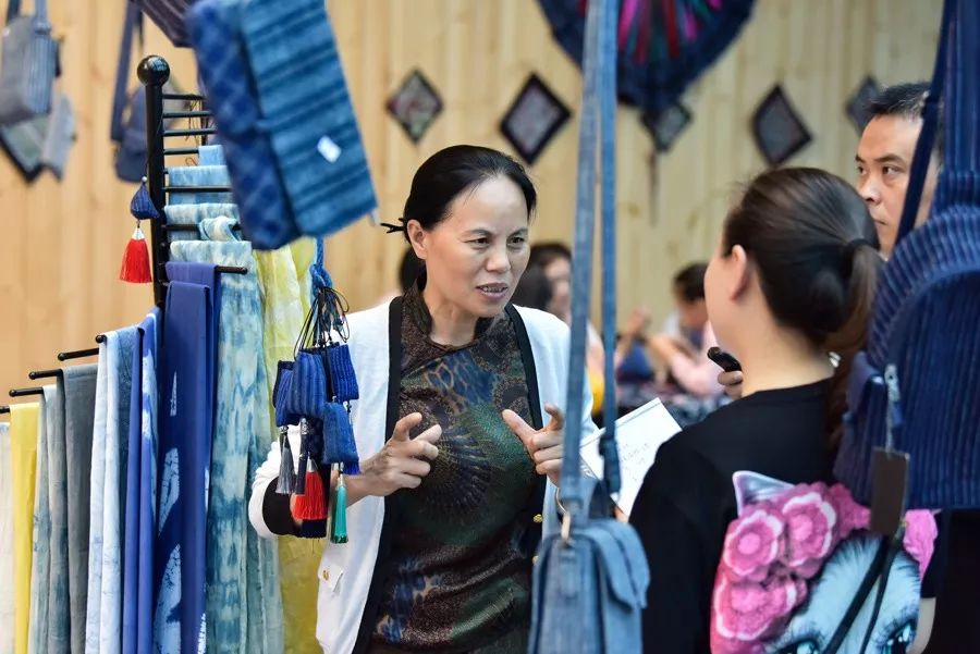 代表风采 | 石丽平:苗绣花开致富路_松桃