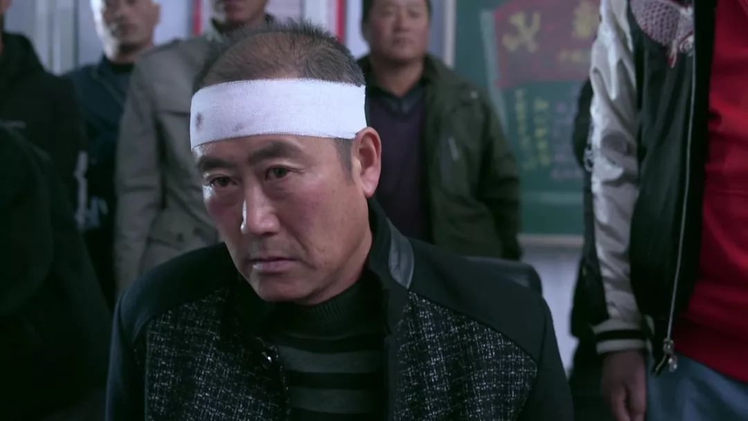 宇(隆化县文化馆职工)饰张 海/朱宏达(隆化法院法警队法警)饰卢文华