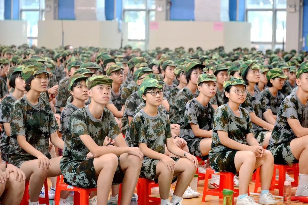 热血军训致敬青春南海中学2019级新生军训