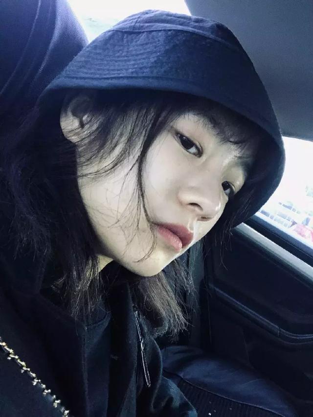 小欢喜里的英子凭借塌鼻梁小眼睛火了