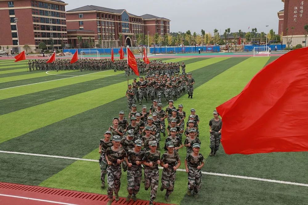 常寧市尚宇學校新生軍訓大集結場面太震撼看完熱血沸騰