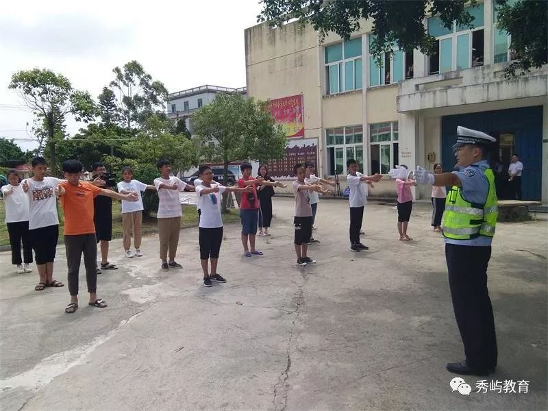 开学第一课秀屿区石塘中学邀请派出所民警进校园开展开学第一课活动