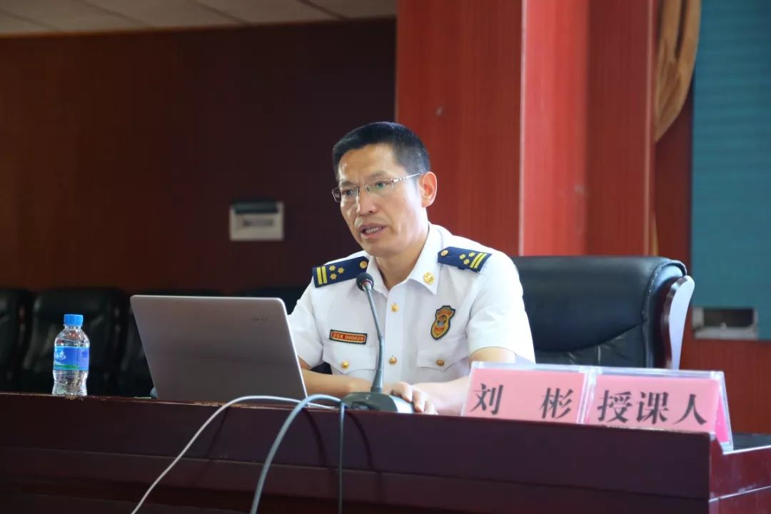 为培训班全体学员专题讲授了"重点单位消防安全标准化管理"相关知识