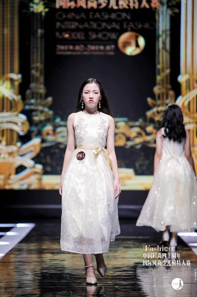 王若彤的逆袭模特记