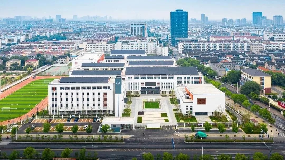 苏州开学啦教授级教师机器人实验室樱花林