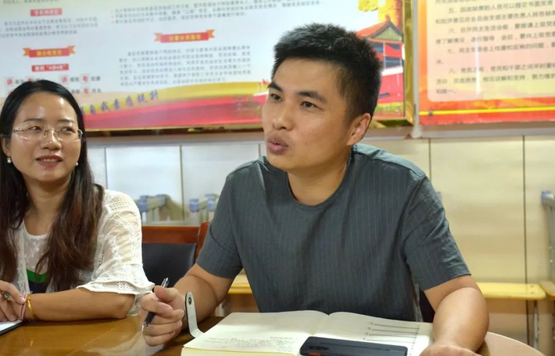 市教育局党委书记,局长包海洋莅临新安江第二小学调研开学工作